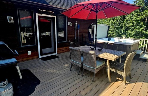 Beaver Cove Cabin | Group Cabin with Pool Table, Spa and Many More Amenities in Maine