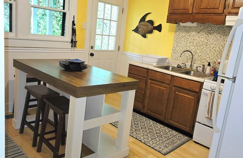 Fayetteville House | Group Friendly 4 BR 6 mi to ACE/4 mi to AOTG/1.4 mi to Downtown Hot Tub