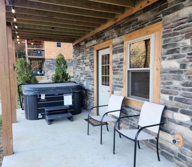 Scio House | Group Friendly Cabin with Spa on the Deck near Tappan Lake in Ohio