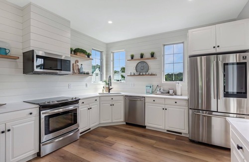 Blue Ridge House | Gruner Bungalow at Tranquility Farm & Winery