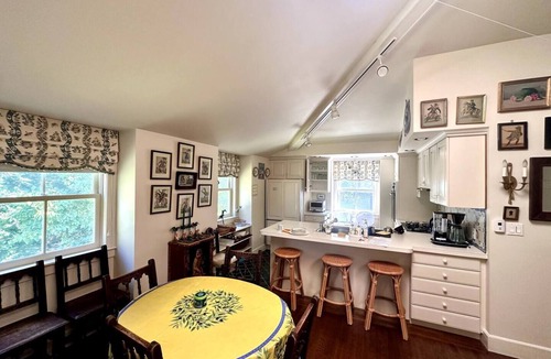 Gloucester Apartment | Guest House on Private Estate with Beach