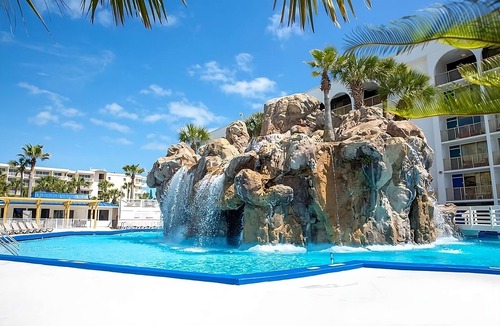 Fort Walton Beach Hotel | Gulf Breeze Escape with Pools Near Dining and Pier | 2 Units