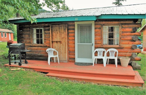 Cooper Landing Cabin | Gwin's Lodge Aspen Cabin #10