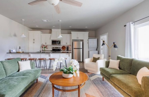 Corridor South Condo | H2/H4/H6 Spacious & Urban Modern Condo - 3 units!