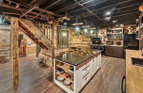 Adamstown House | Hagrid's Escape Hut & 2 Escape Rooms Sleeps 15+