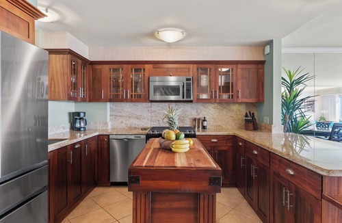 Diamond Head - Kapahulu - St. Louis Condo | Hale Kaimana by Gather: Lux Gold Coast Condo w/Ocean Views & Beach Access