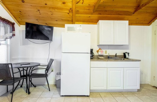 Weirs Beach Hotel | Half Moon Motel & Cottages