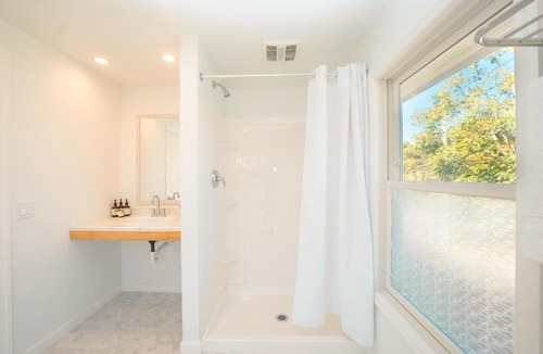 Hampton Bays Hotel | Hampton Bays Hotel On Main