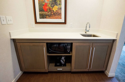 Manchester Hotel | Hampton Inn and Suites Manchester