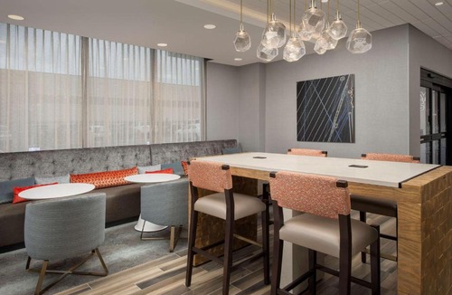 Chelsea Hotel | Hampton Inn Boston Logan Airport Chelsea