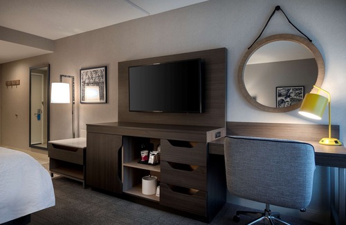 East Cambridge Hotel | Hampton Inn by Hilton Boston/Cambridge
