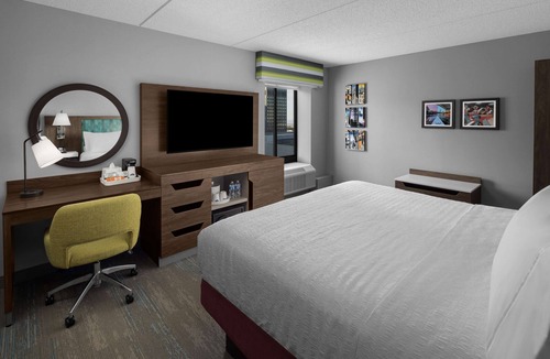Gateway District Hotel | Hampton Inn Cleveland-Downtown