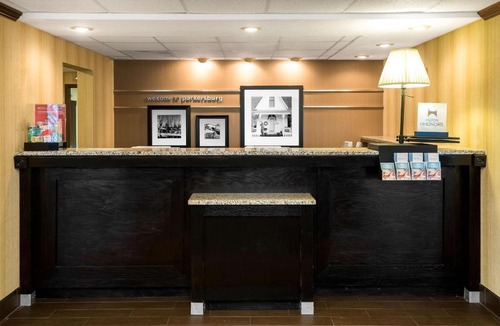 Mineralwells Hotel | Hampton Inn Parkersburg/Mineral Wells