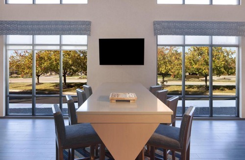 Mentor Hotel | Hampton Inn & Suites Cleveland-Mentor