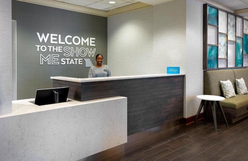 Country Club Plaza Area Hotel | Hampton Inn & Suites Country Club Plaza