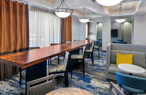 Country Club Plaza Area Hotel | Hampton Inn & Suites Country Club Plaza