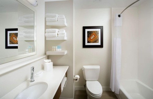 Falls Church Hotel | Hampton Inn & Suites Falls Church