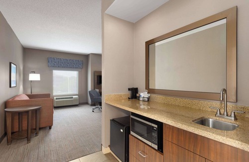 Harrisburg Hotel | Hampton Inn & Suites Harrisburg/North
