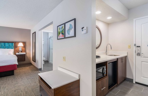 Manchester Hotel | Hampton Inn & Suites Hartford-Manchester