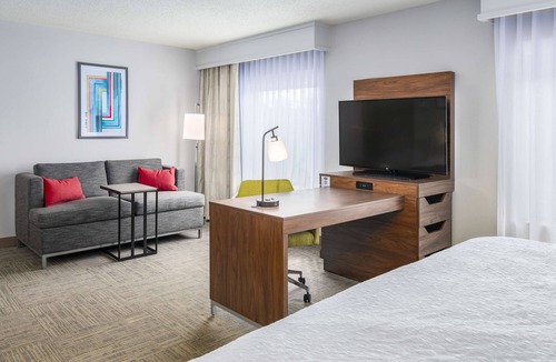 Manchester Hotel | Hampton Inn & Suites Hartford-Manchester