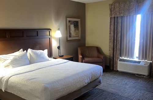 Murray Hotel | Hampton Inn & Suites Murray