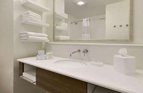 Niles Hotel | Hampton Inn & Suites Niles/Warren