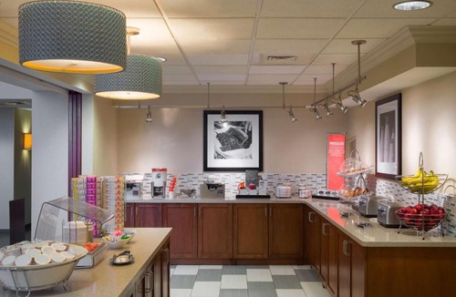 State College Hotel | Hampton Inn & Suites State College at Williamsburg Square
