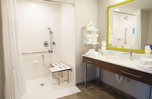 Barton Hotel | Hampton Inn & Suites St. Clairsville