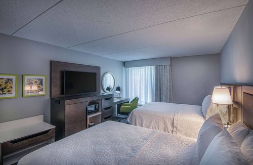 St. Charles Hotel | Hampton Inn Waldorf
