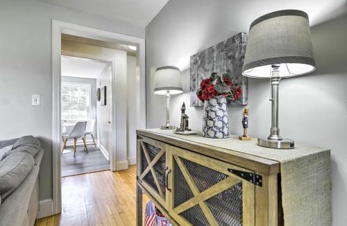 Hampton Hill Historic District House | Hampton 'Quiet Corner Cottage' w/Fireplace & Yard