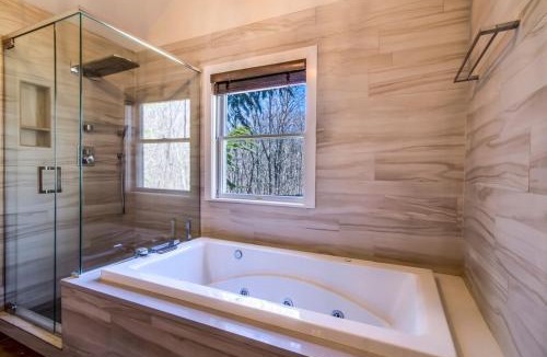 Sag Harbor Villa | Hamptons 9BD MEGA Compound w POOL TENNIS BBALL NIGHTCLUB