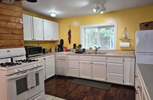 Kenny Lake Cabin | Hannah's Hideaway: 3 Bedroom Rural Cabin