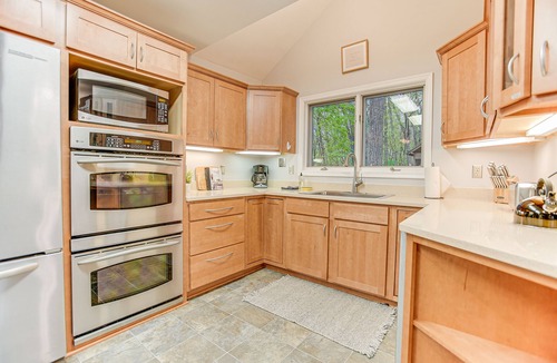Bakerton House | Happy Harbor | Mtn + Riverside w/Game Room + Water Hole!