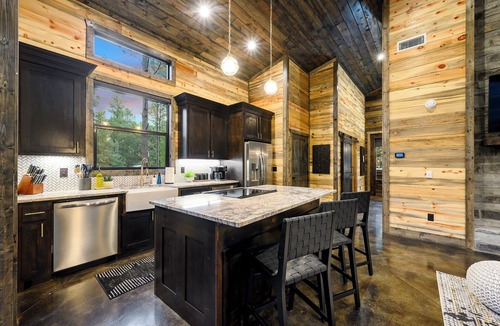Pickens Cabin | Happy Moon/Couples Cabin Nestled in the Woods