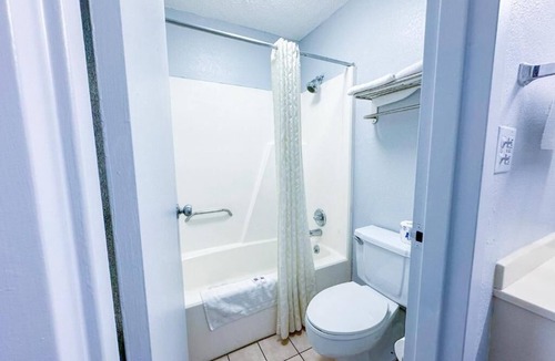 Madisonville Hotel | Happy stay Inn by BestAcco