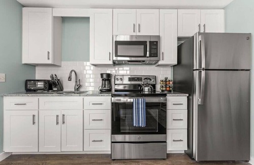 Rye Apartment | Harbor Serenity | Private Deck | Mins to Beach