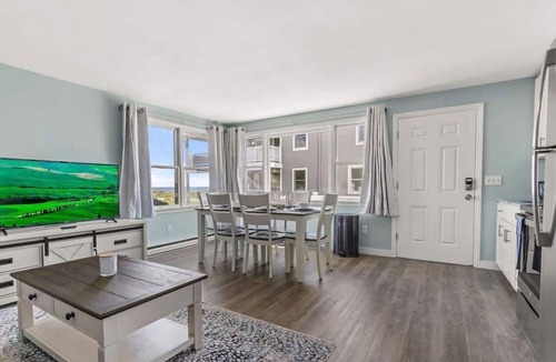 Rye Apartment | Harbor Serenity | Private Deck | Mins to Beach