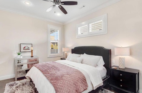 Fayetteville House | Harribo Townhome - Walk EVERYWHERE - Downtown Fay