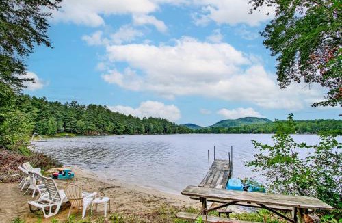 Hartford House | Hartford Cottage w/Private Beach on Bear Pond!