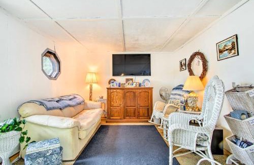Hartford House | Hartford Cottage w/Private Beach on Bear Pond!