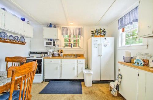Hartford House | Hartford Cottage w/Private Beach on Bear Pond!