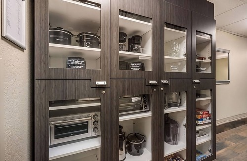 Burlington House | Harvard Museums Nearby, Comfy Stay w/Pets in Great Location with Self Parking