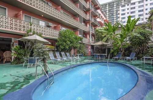 Waikiki Hotel | Hawaiian Escape: Comfortable Studio w/Kitchen and Pool – Heart of Waikiki