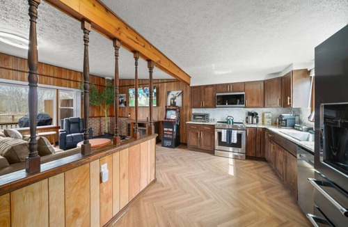 Streetsboro Cabin | Hawks Haven At Heron Hill Retreat Hot Tub On Lake!