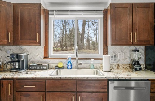 Streetsboro Cabin | Hawks Haven At Heron Hill Retreat Hot Tub On Lake!