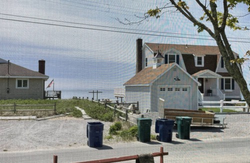 Old Lyme Cottage | Hawks Nest Beach Cottage-Views of Long Island Sound-Tranquil+Relaxing-3br