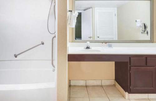 Columbus Hotel | Hawthorn Extended Stay by Wyndham Columbus