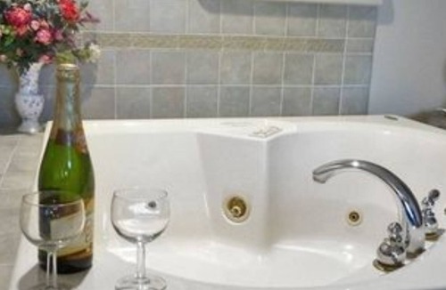 Cedarville Hotel | Hearthstone Inn & Suites