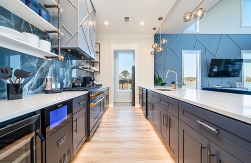 Lake Hamilton House | Heated Pool | Lakefront | Putting Green | Luxury