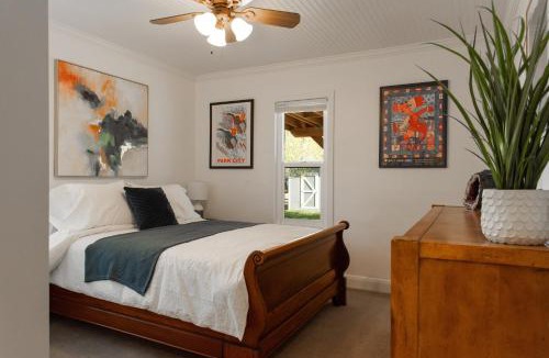 Heber House | Heber base camp sleeps 7 fire pit pets ok AC